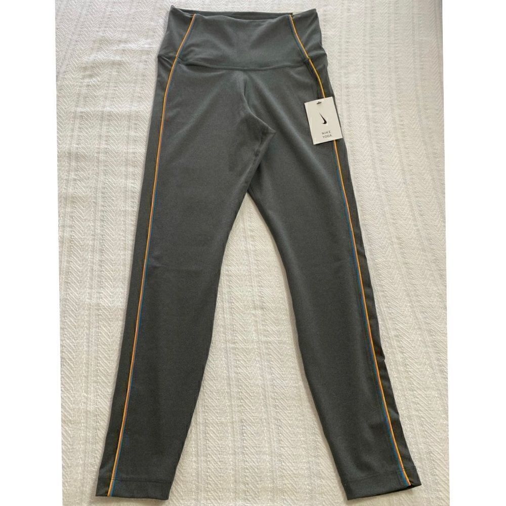 NIKEā
Women'sāYogaĀ Ankleā
Leggings